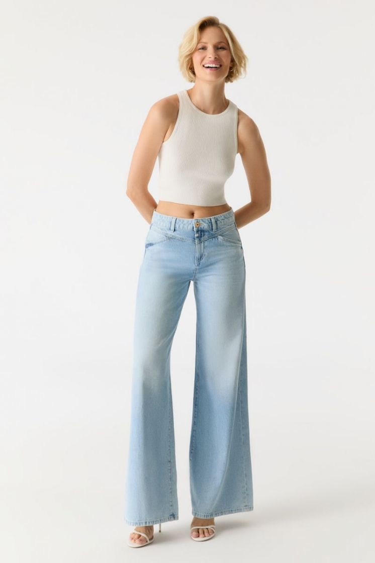  LIGHT BLUE